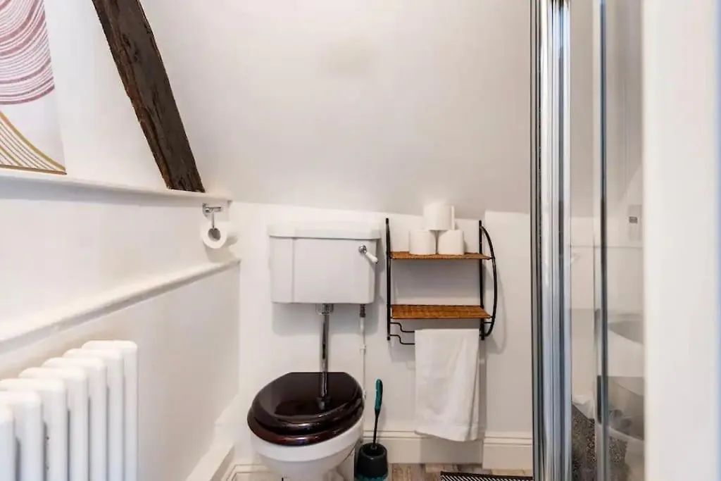 Stylish Tudor Cottage & Hot Tub Coombe Hill